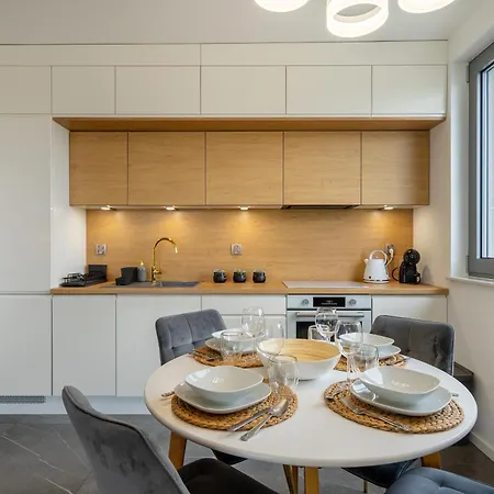 105 Plac Unii - Dla 6 Os Z Miejscem W Hali Garazowej Daire *